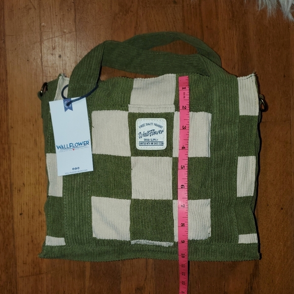 Wallflower Olive and Cream Checkered Tote - Picture 9 of 14